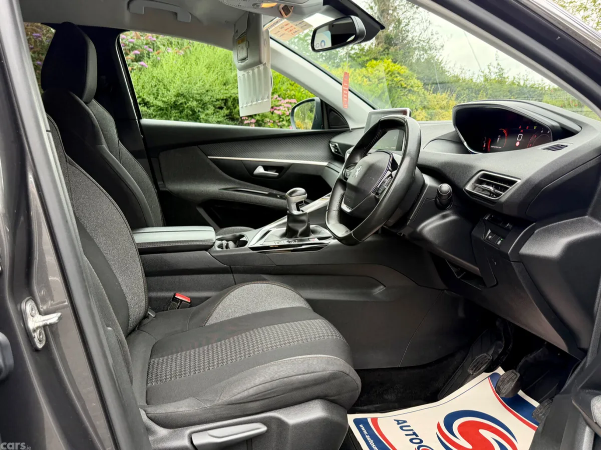 Peugeot 5008 MPV, Diesel, 2021, Grey