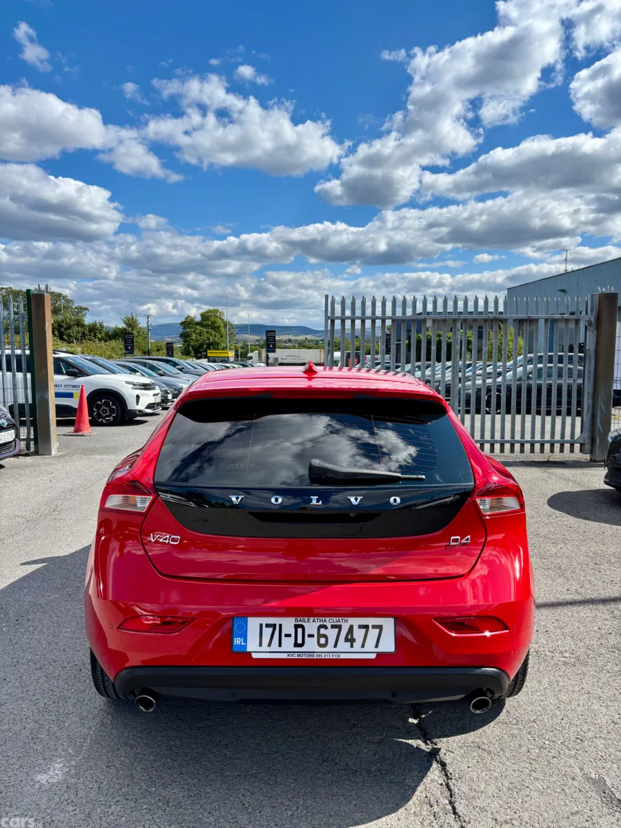 Volvo V40 Hatchback, Diesel, 2017, Red