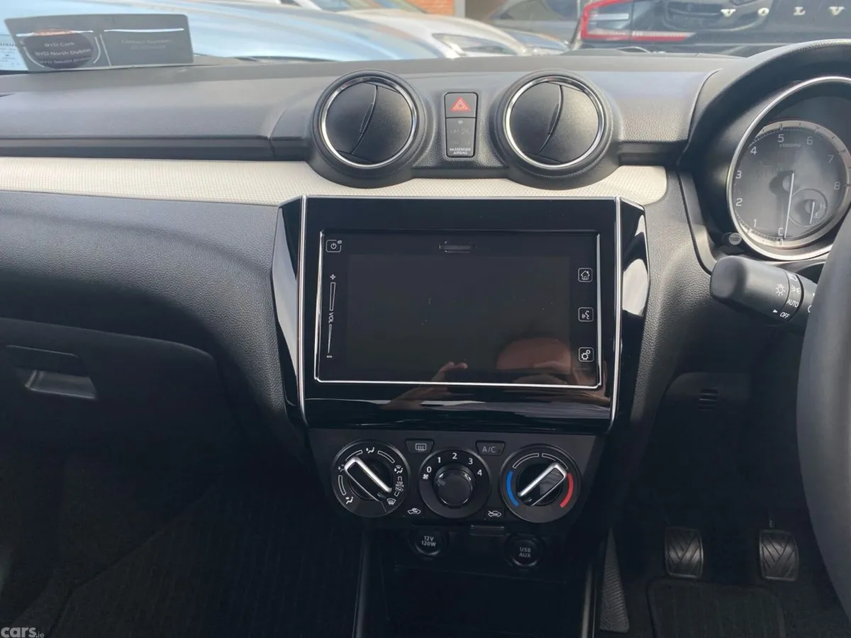 Suzuki Swift Hatchback, Petrol, 2024, White