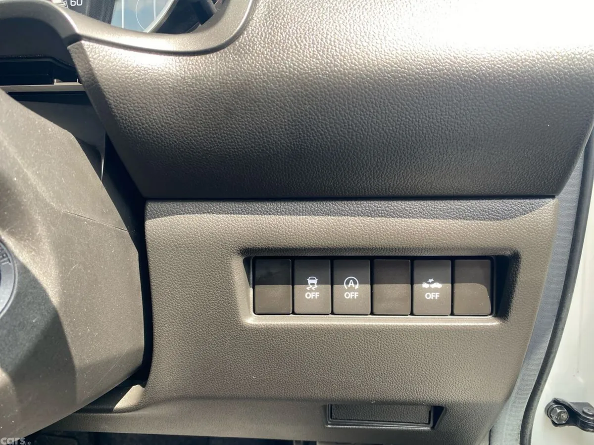 Suzuki Swift Hatchback, Petrol, 2024, White