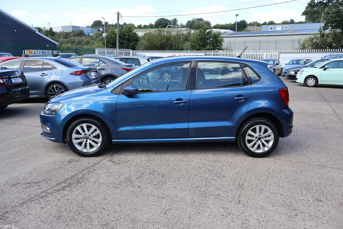 Volkswagen Polo Hatchback, Petrol, 2016, Blue