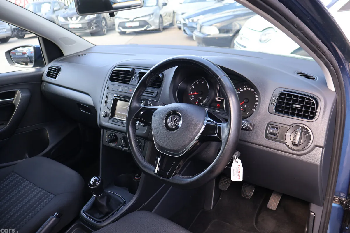 Volkswagen Polo Hatchback, Petrol, 2016, Blue