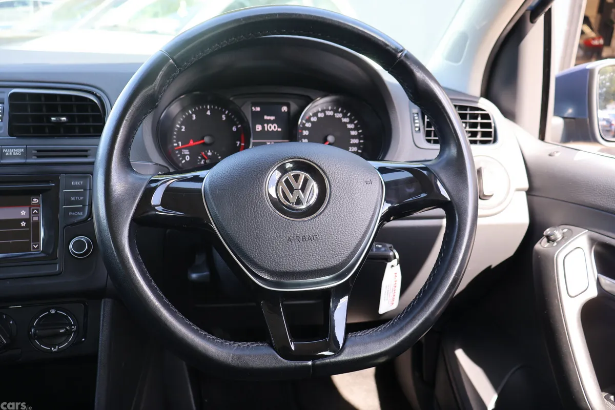 Volkswagen Polo Hatchback, Petrol, 2016, Blue