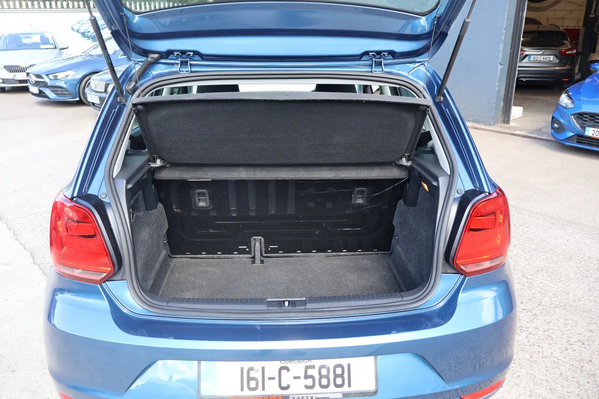 Volkswagen Polo Hatchback, Petrol, 2016, Blue