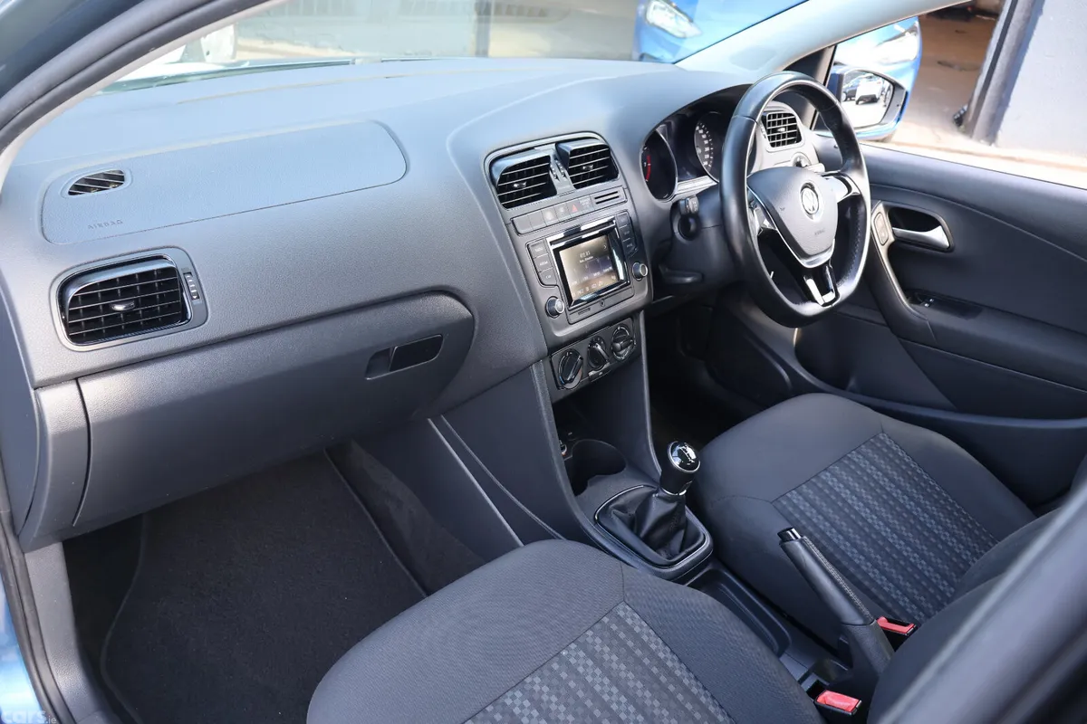 Volkswagen Polo Hatchback, Petrol, 2016, Blue