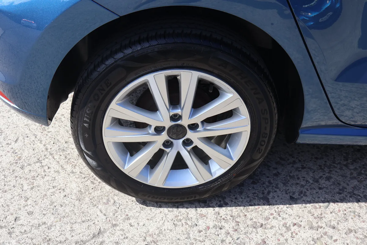 Volkswagen Polo Hatchback, Petrol, 2016, Blue