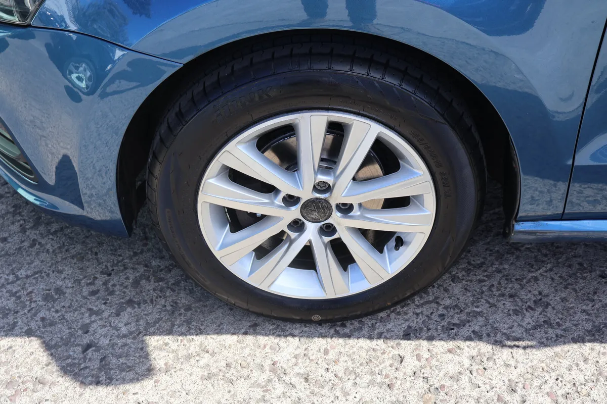Volkswagen Polo Hatchback, Petrol, 2016, Blue