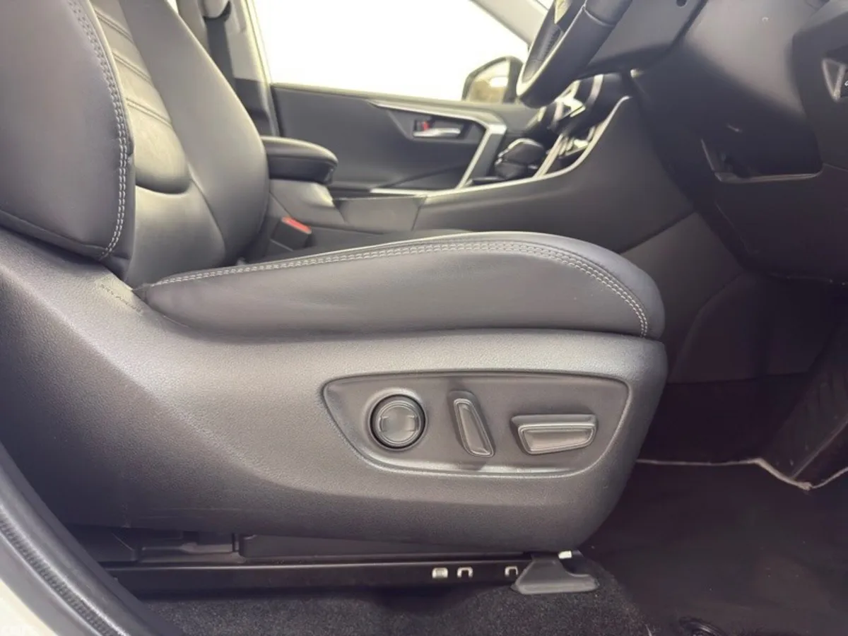 Toyota RAV4 SUV, Petrol Hybrid, 2023, White