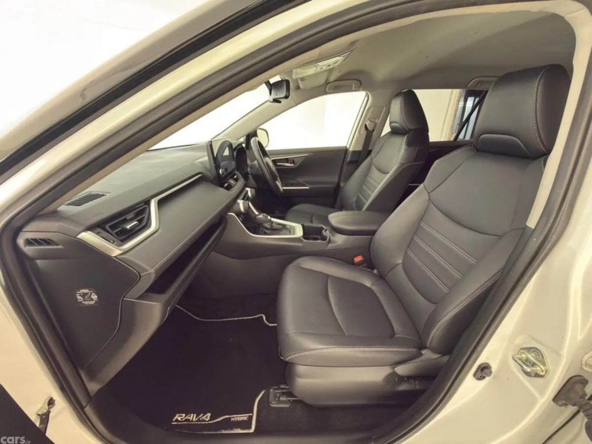 Toyota RAV4 SUV, Petrol Hybrid, 2023, White