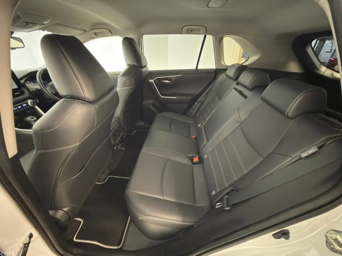 Toyota RAV4 SUV, Petrol Hybrid, 2023, White
