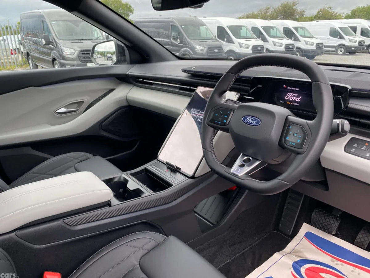 Ford Capri MPV, Electric, 2026, Grey