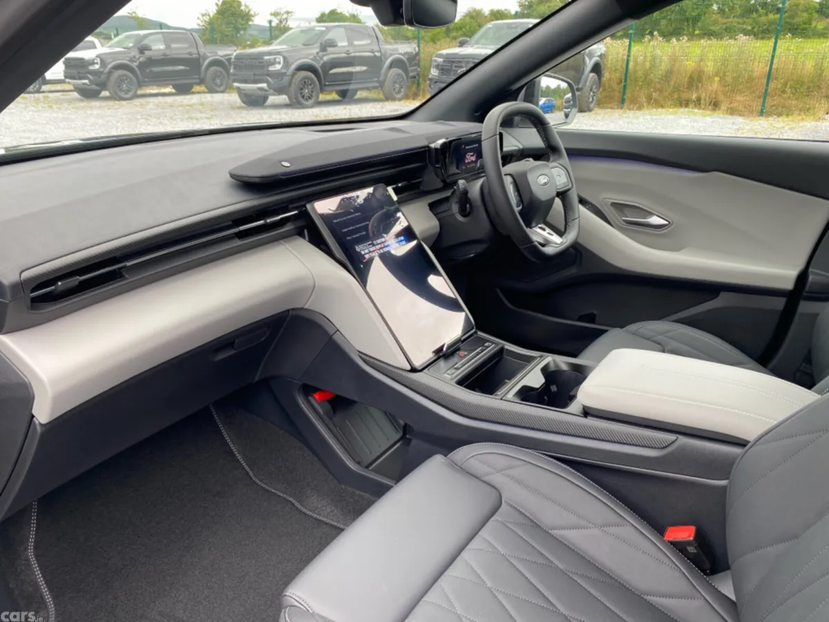 Ford Capri MPV, Electric, 2026, Grey