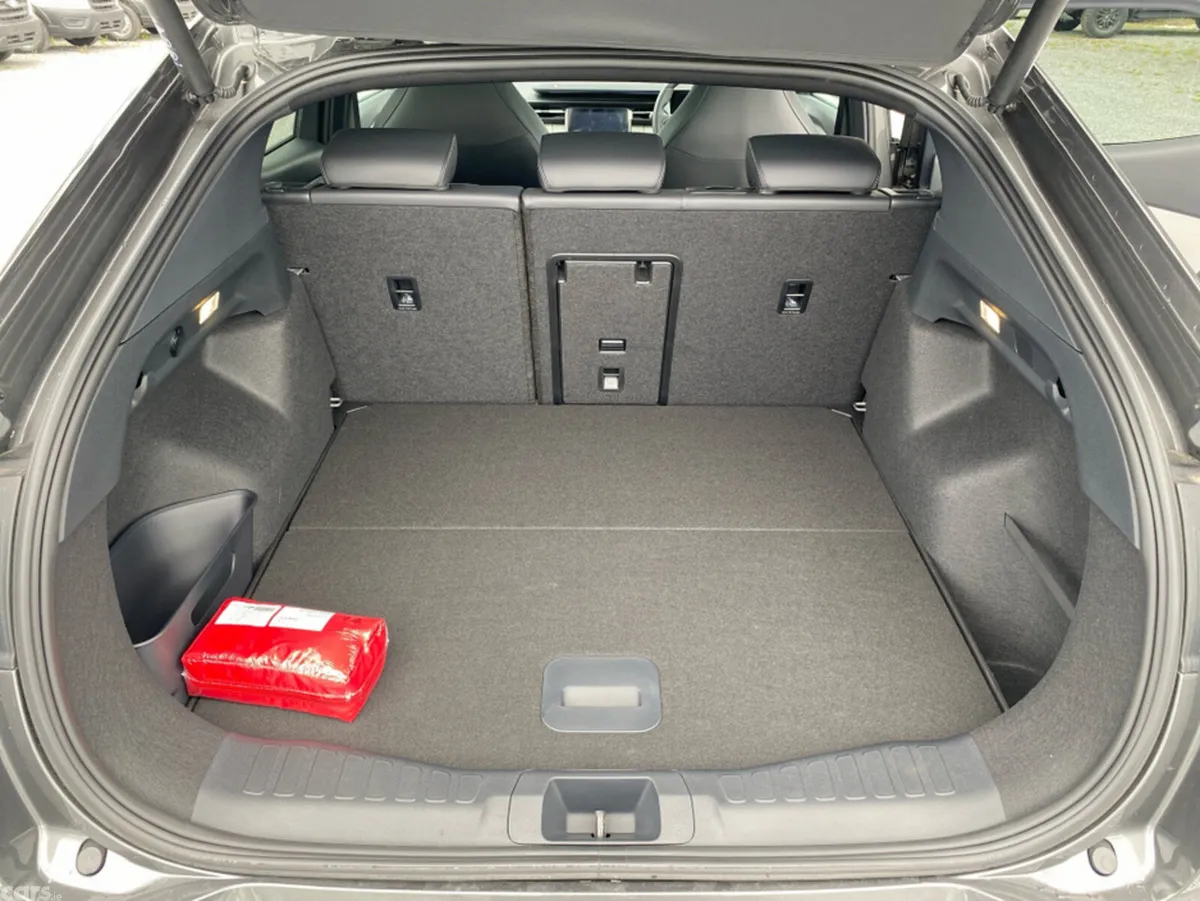 Ford Capri MPV, Electric, 2026, Grey