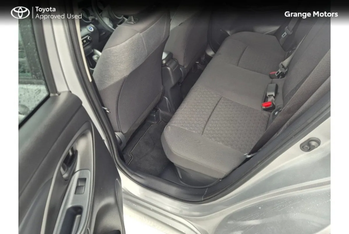 Toyota Yaris Hatchback, Petrol Hybrid, 2023, Silver