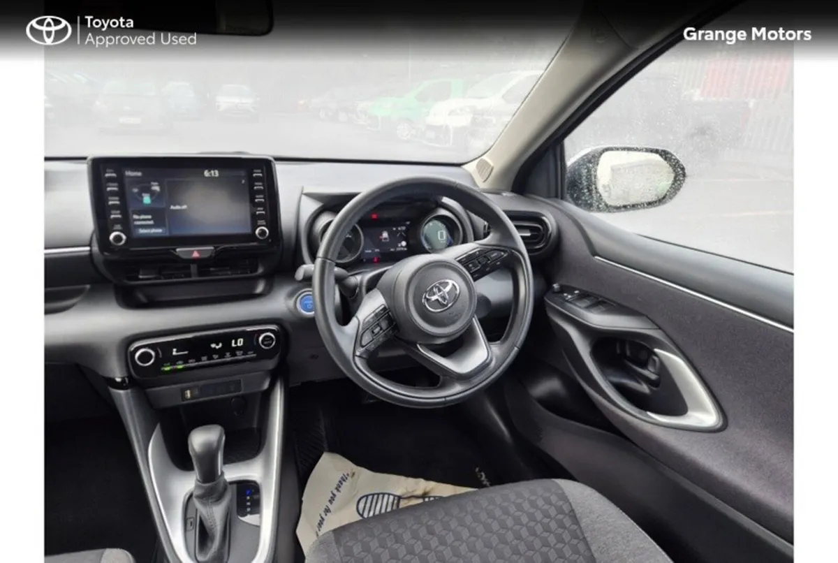 Toyota Yaris Hatchback, Petrol Hybrid, 2023, Silver