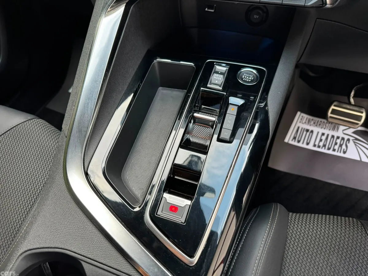 Peugeot 3008 SUV, Petrol Hybrid, 2024, Red