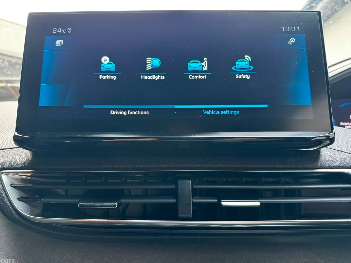 Peugeot 3008 SUV, Petrol Hybrid, 2024, Red