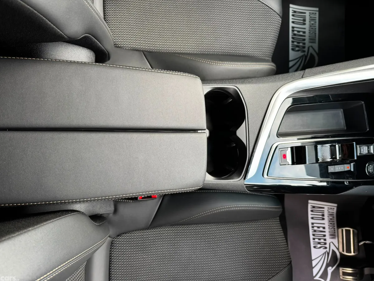 Peugeot 3008 SUV, Petrol Hybrid, 2024, Red