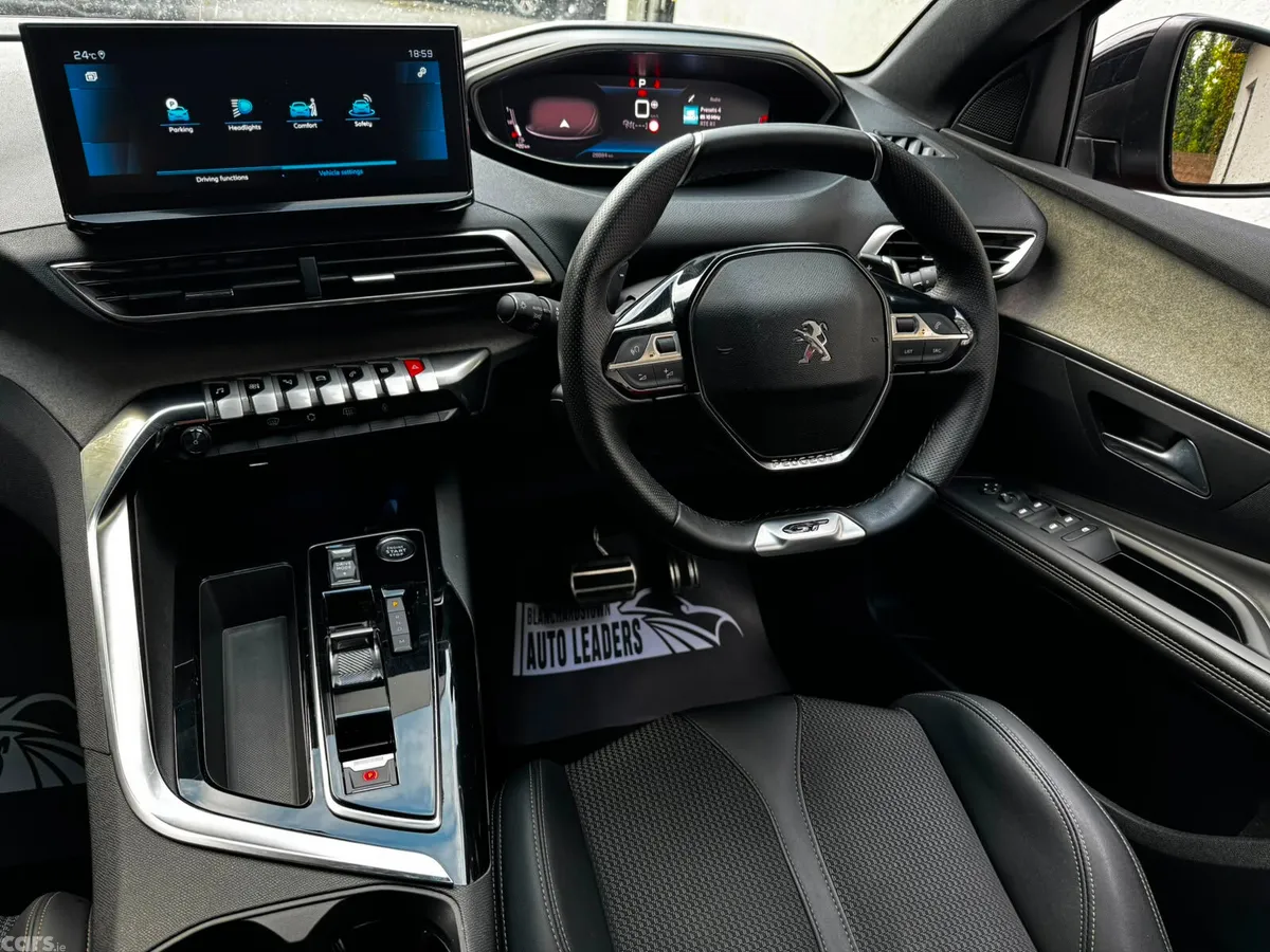 Peugeot 3008 SUV, Petrol Hybrid, 2024, Red