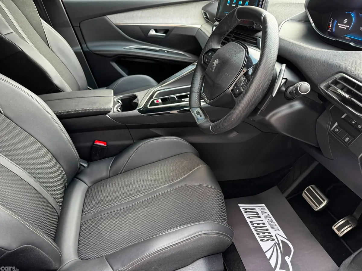 Peugeot 3008 SUV, Petrol Hybrid, 2024, Red