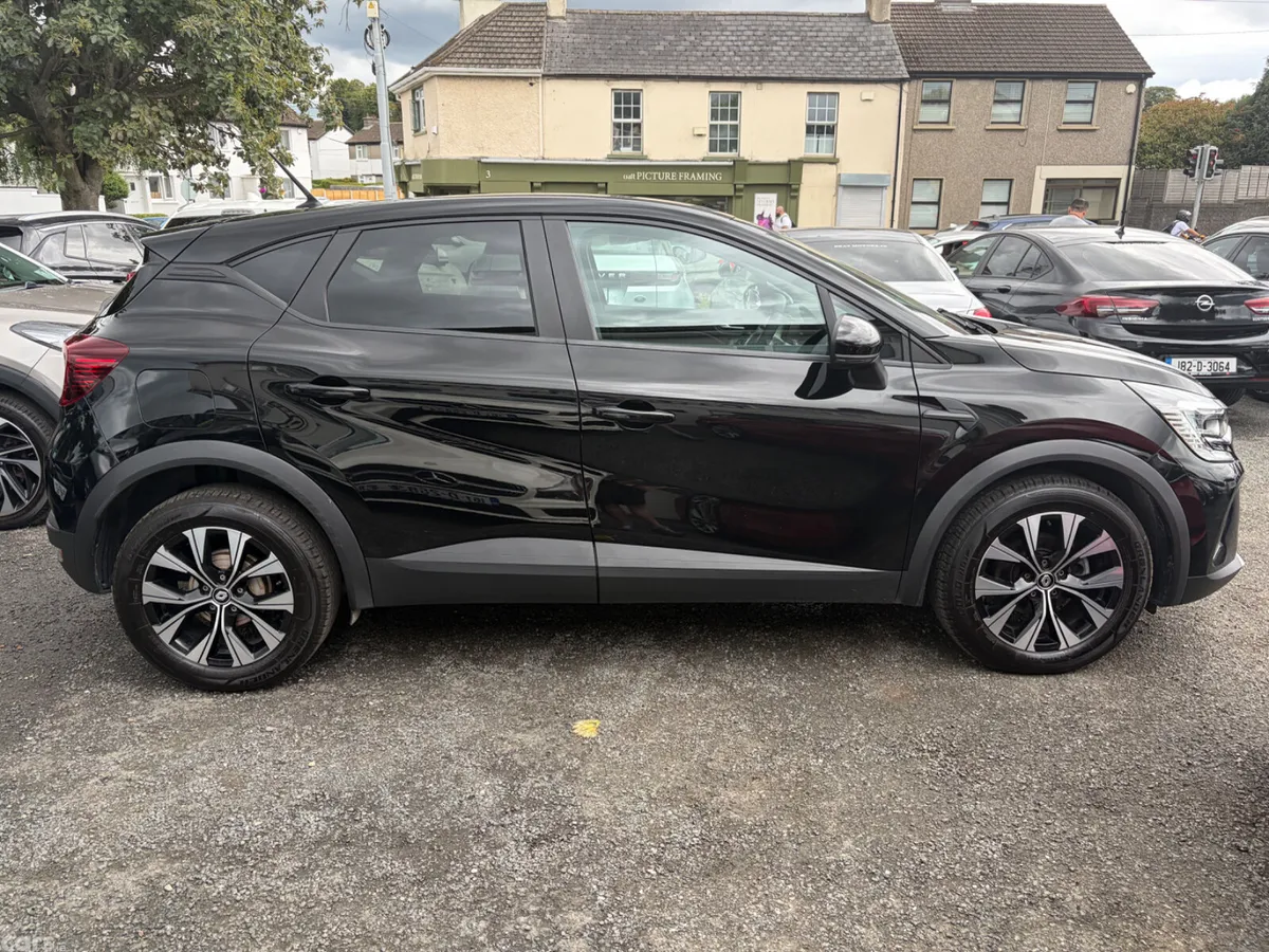Renault Captur Hatchback, Petrol, 2023, Black