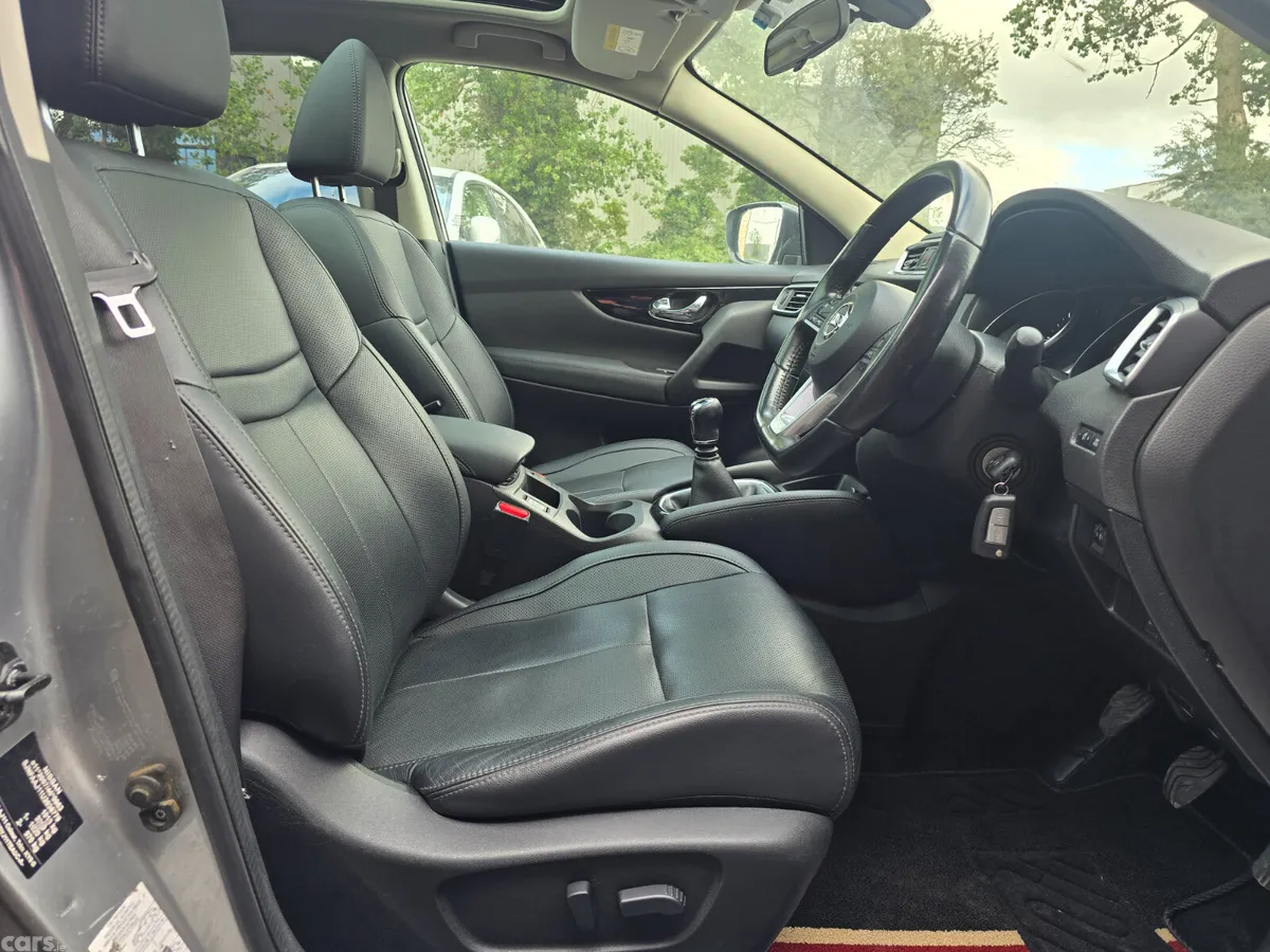 Nissan Qashqai SUV, Diesel, 2017, Grey