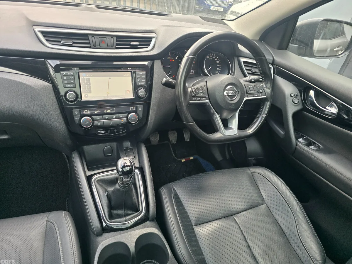 Nissan Qashqai SUV, Diesel, 2017, Grey