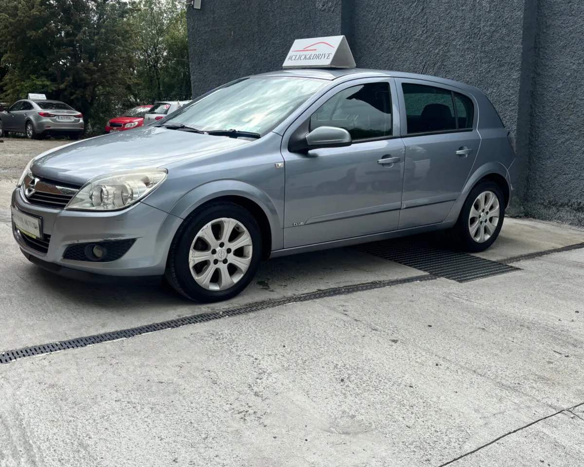 Opel Astra Hatchback, Petrol, 2010, Silver