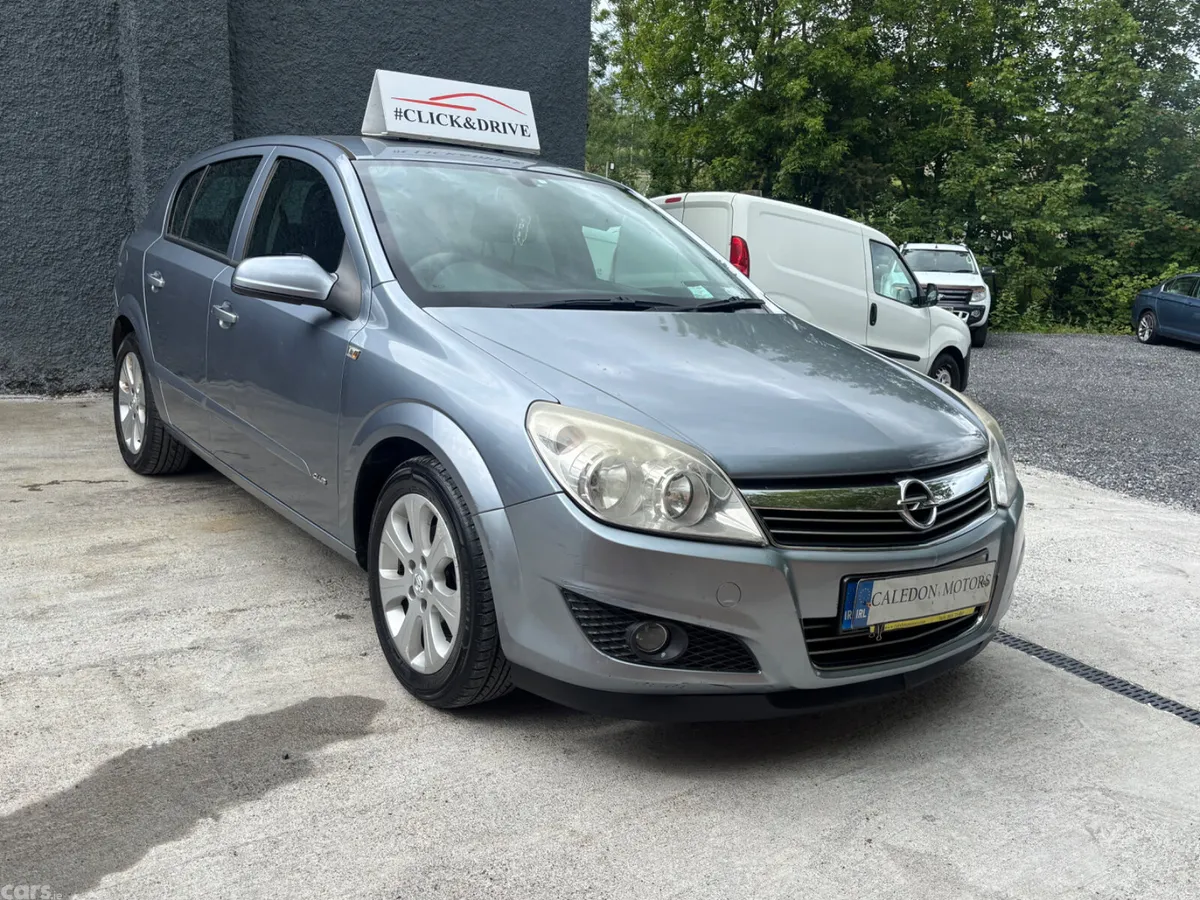 Opel Astra Hatchback, Petrol, 2010, Silver