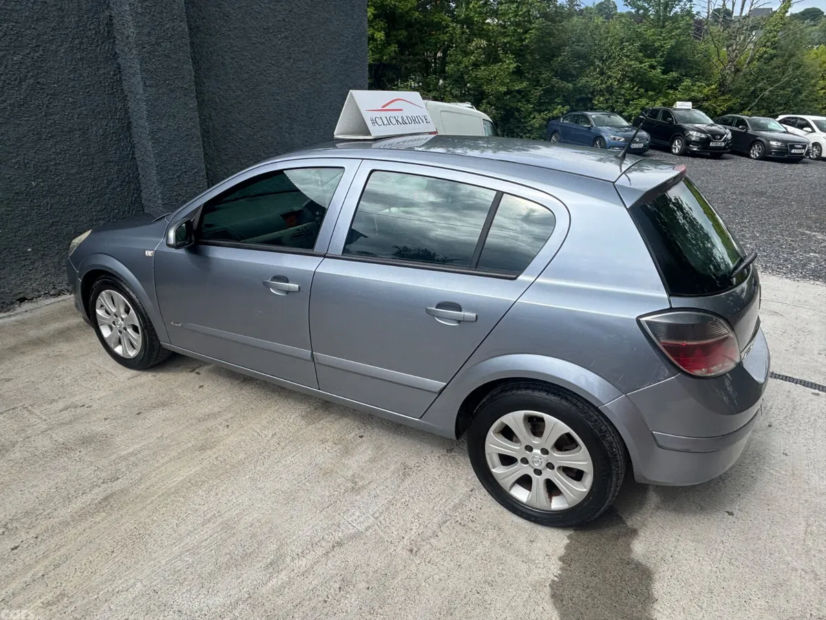 Opel Astra Hatchback, Petrol, 2010, Silver