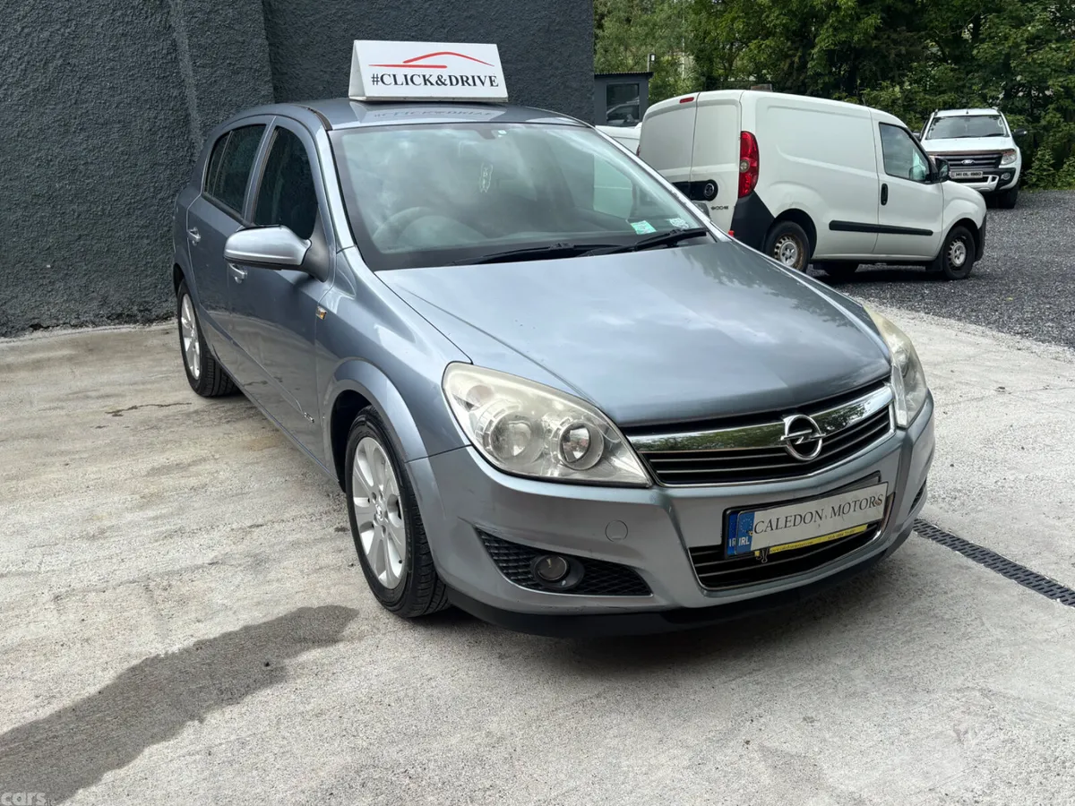Opel Astra Hatchback, Petrol, 2010, Silver