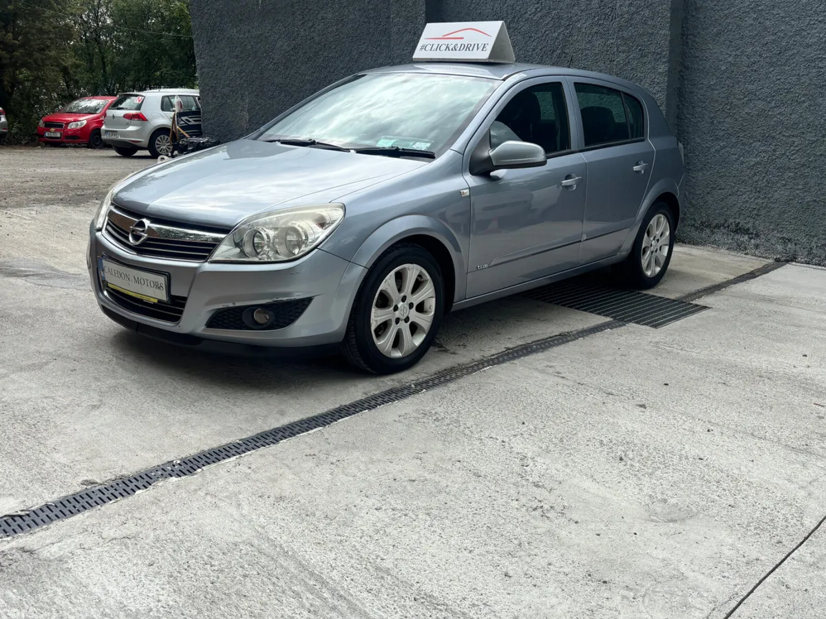 Opel Astra Hatchback, Petrol, 2010, Silver