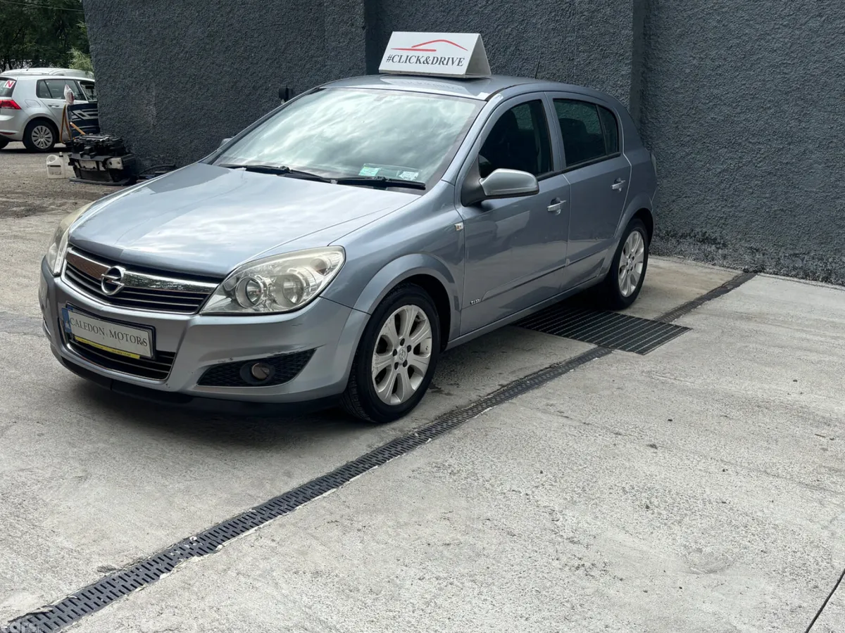 Opel Astra Hatchback, Petrol, 2010, Silver