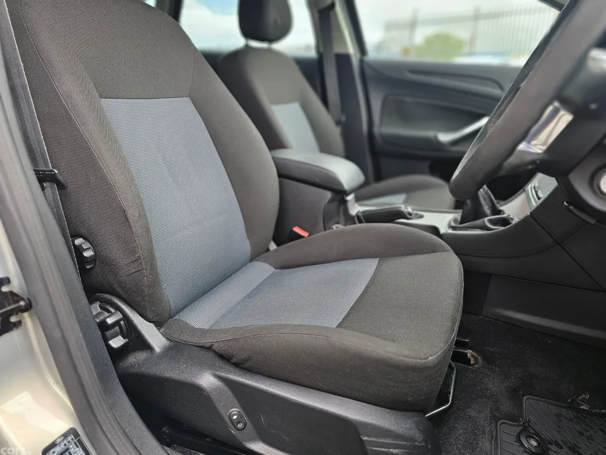Ford Mondeo Saloon, Diesel, 2010, Gold