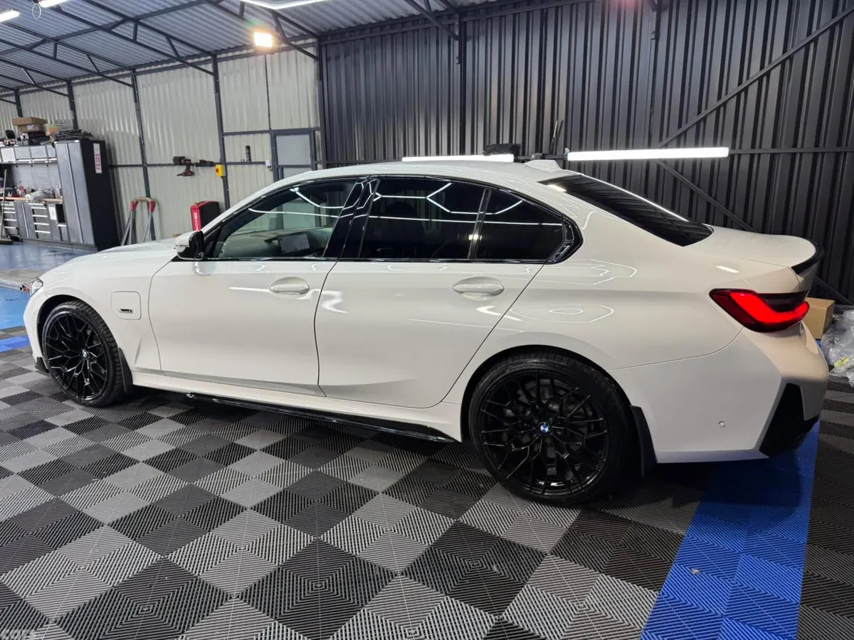 BMW 3-Series Saloon, Petrol Hybrid, 2023, White
