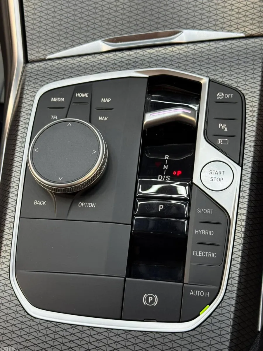 BMW 3-Series Saloon, Petrol Hybrid, 2023, White