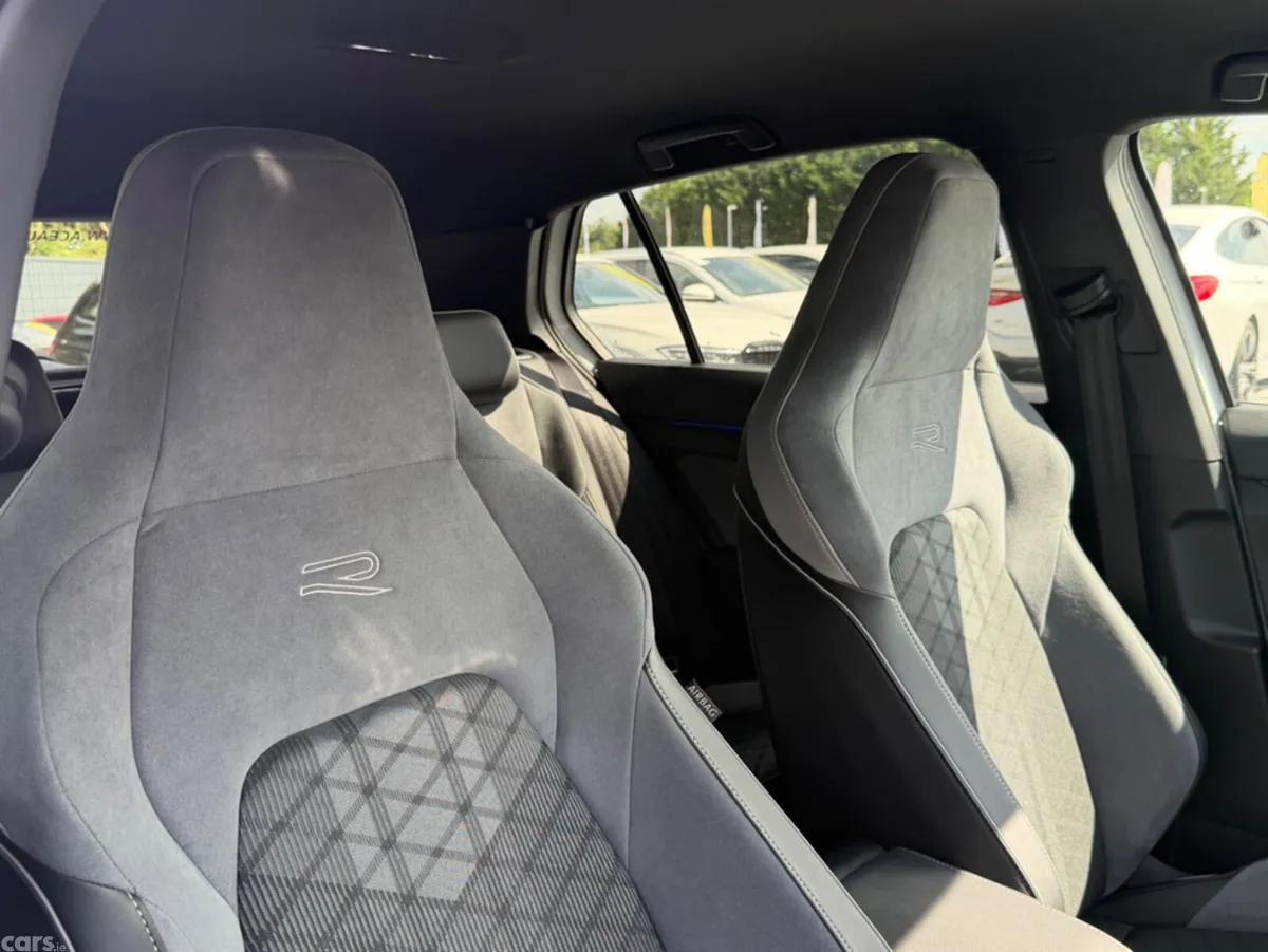 Volkswagen Golf Hatchback, Diesel, 2023, White