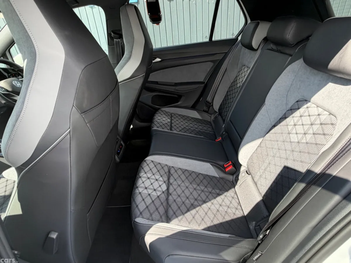 Volkswagen Golf Hatchback, Diesel, 2023, White