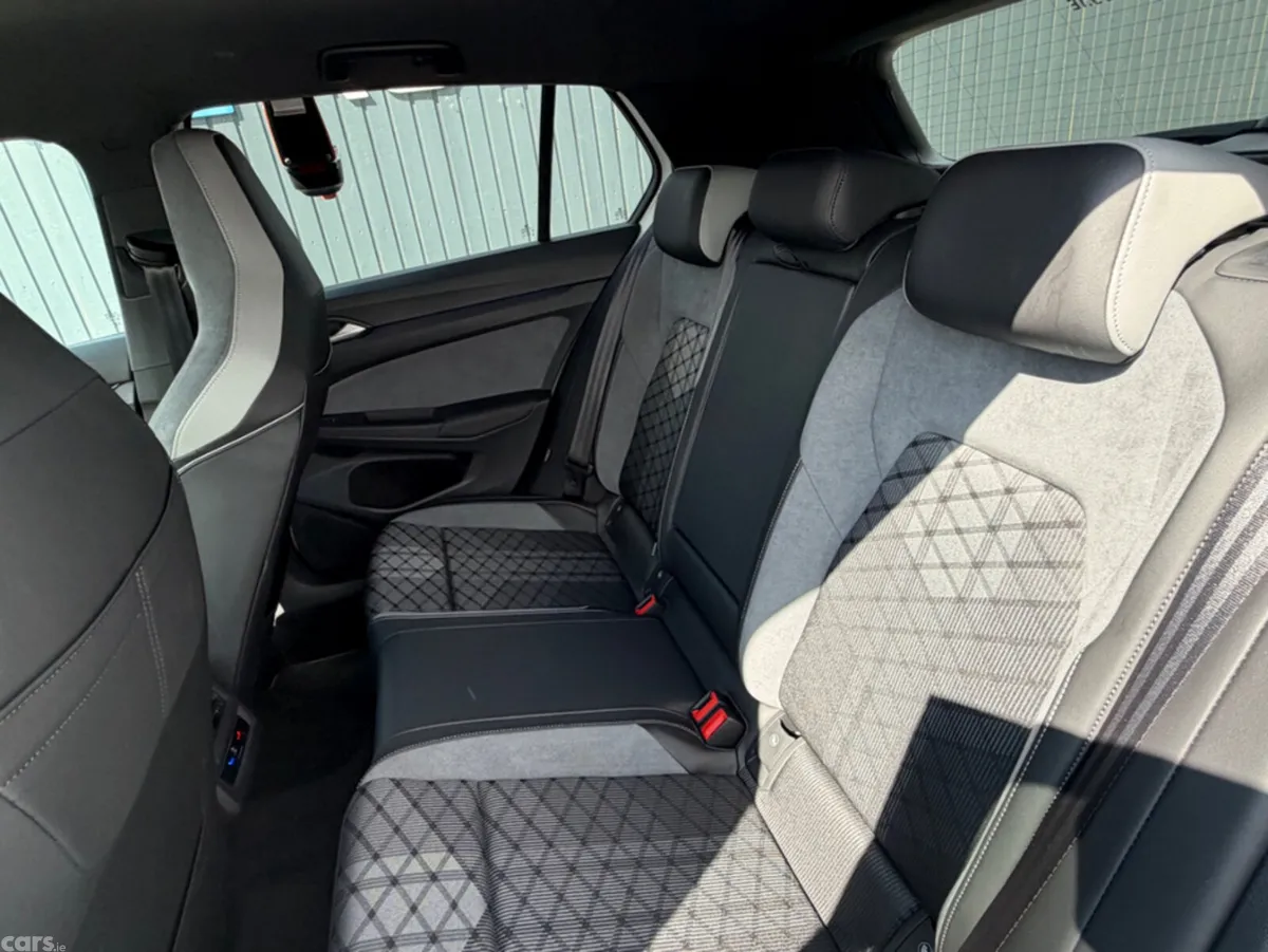 Volkswagen Golf Hatchback, Diesel, 2023, White