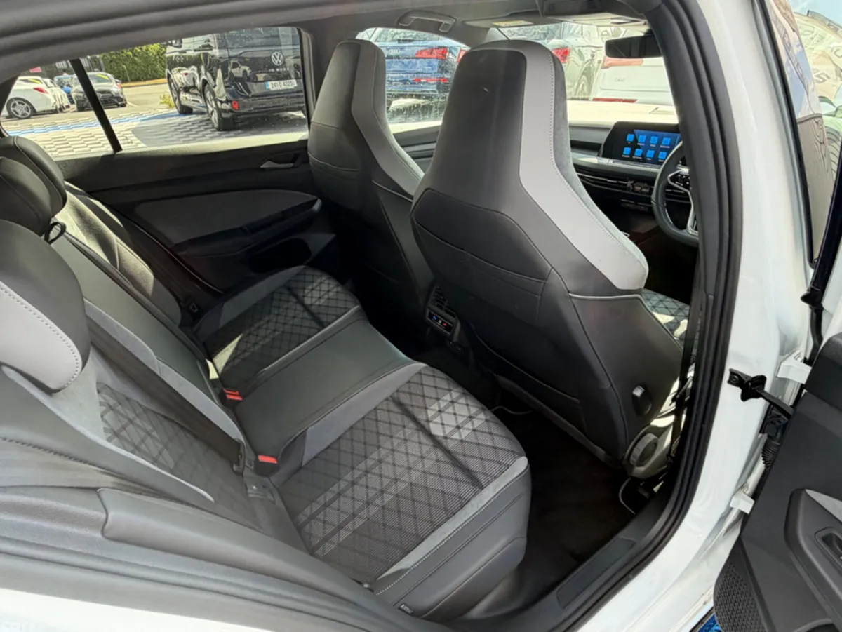 Volkswagen Golf Hatchback, Diesel, 2023, White