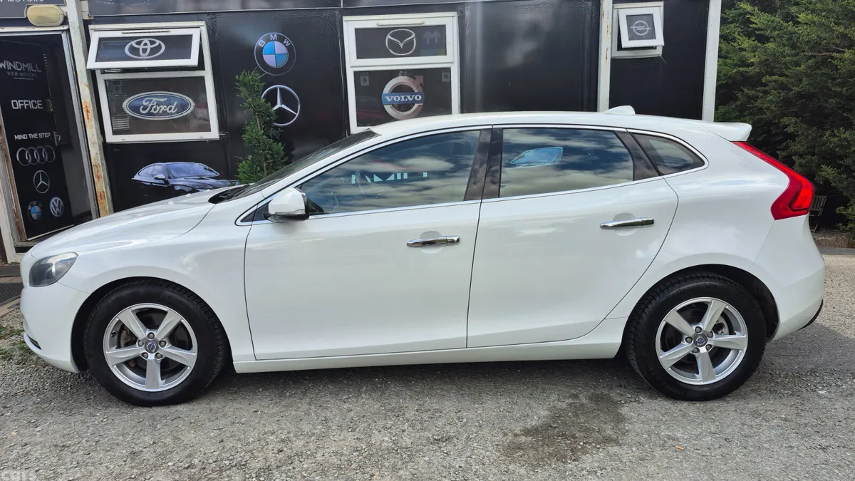 Volvo V40 Hatchback, Petrol, 2014, White