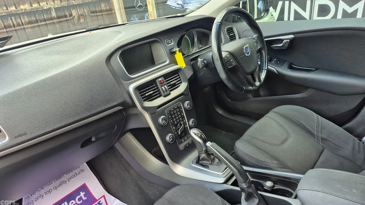 Volvo V40 Hatchback, Petrol, 2014, White