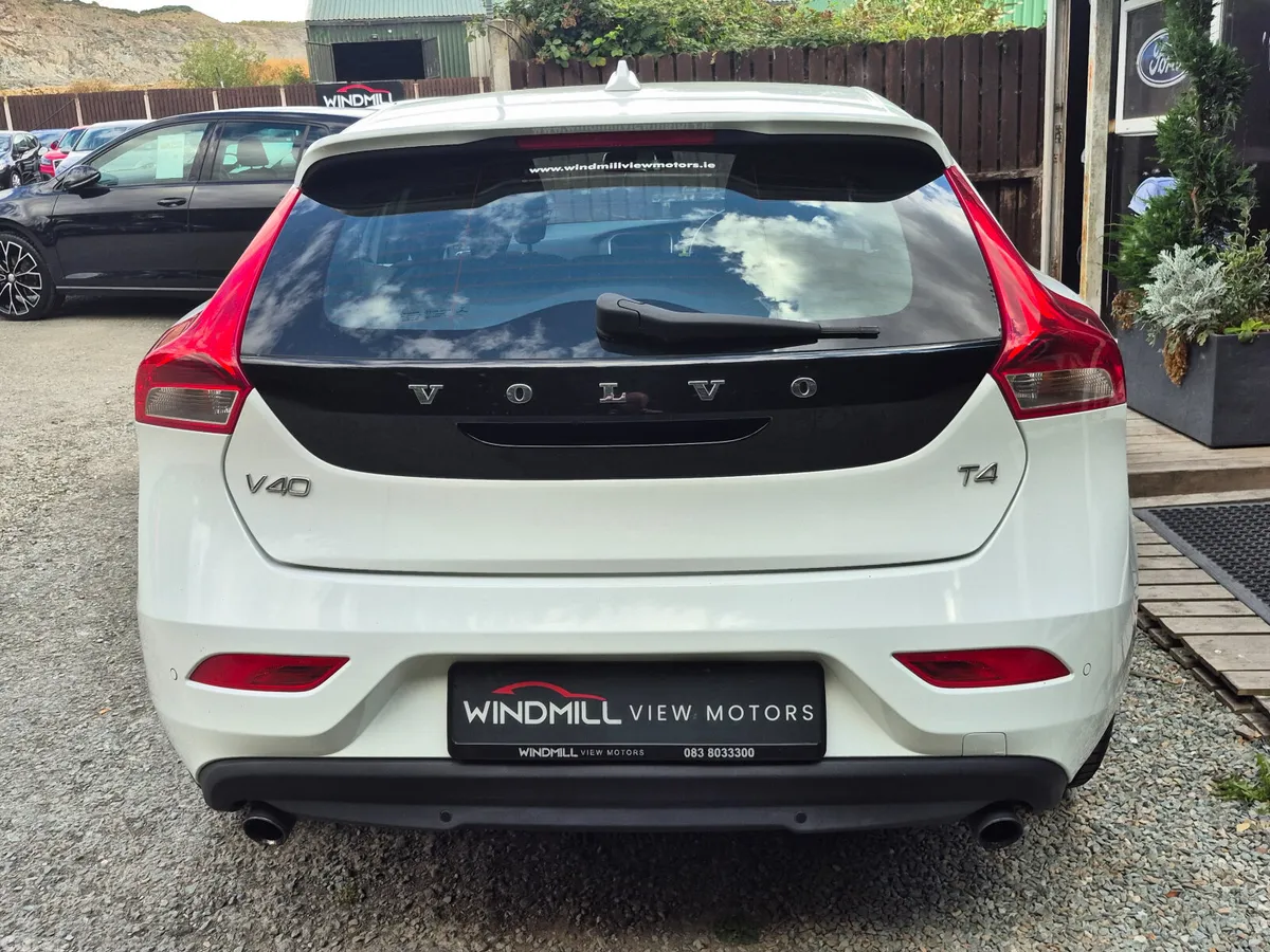 Volvo V40 Hatchback, Petrol, 2014, White
