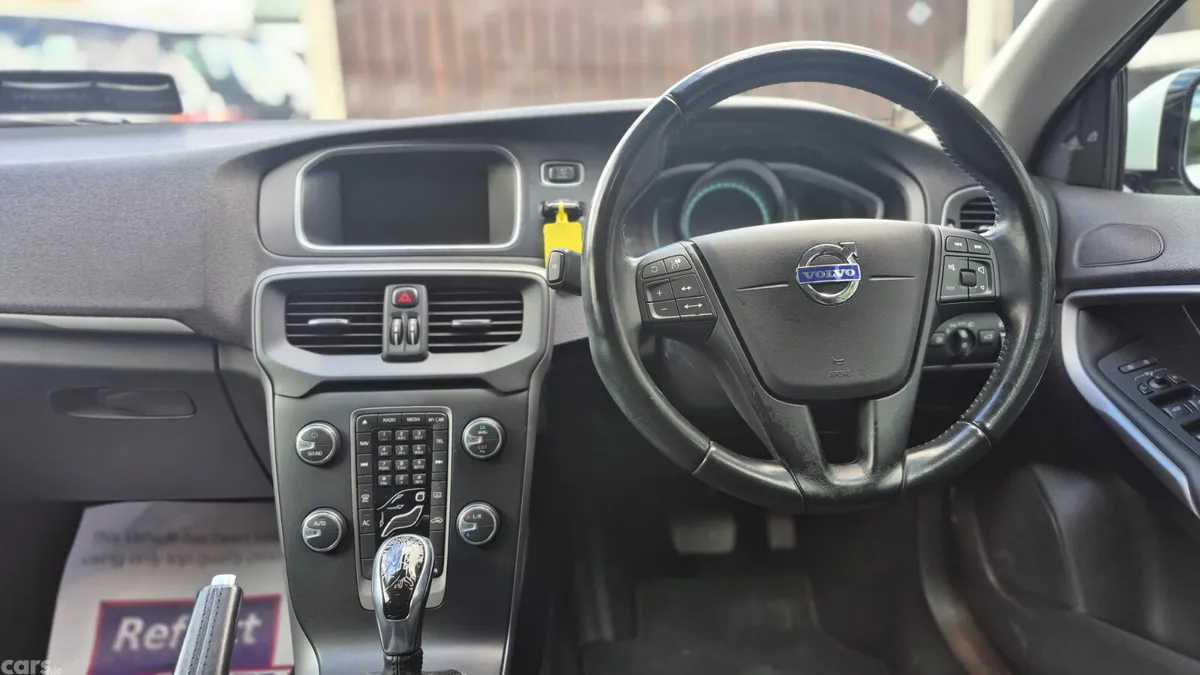 Volvo V40 Hatchback, Petrol, 2014, White