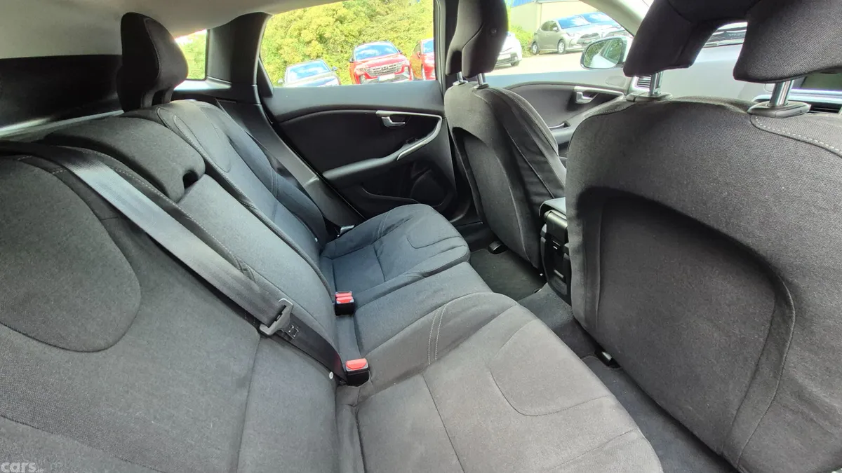 Volvo V40 Hatchback, Petrol, 2014, White