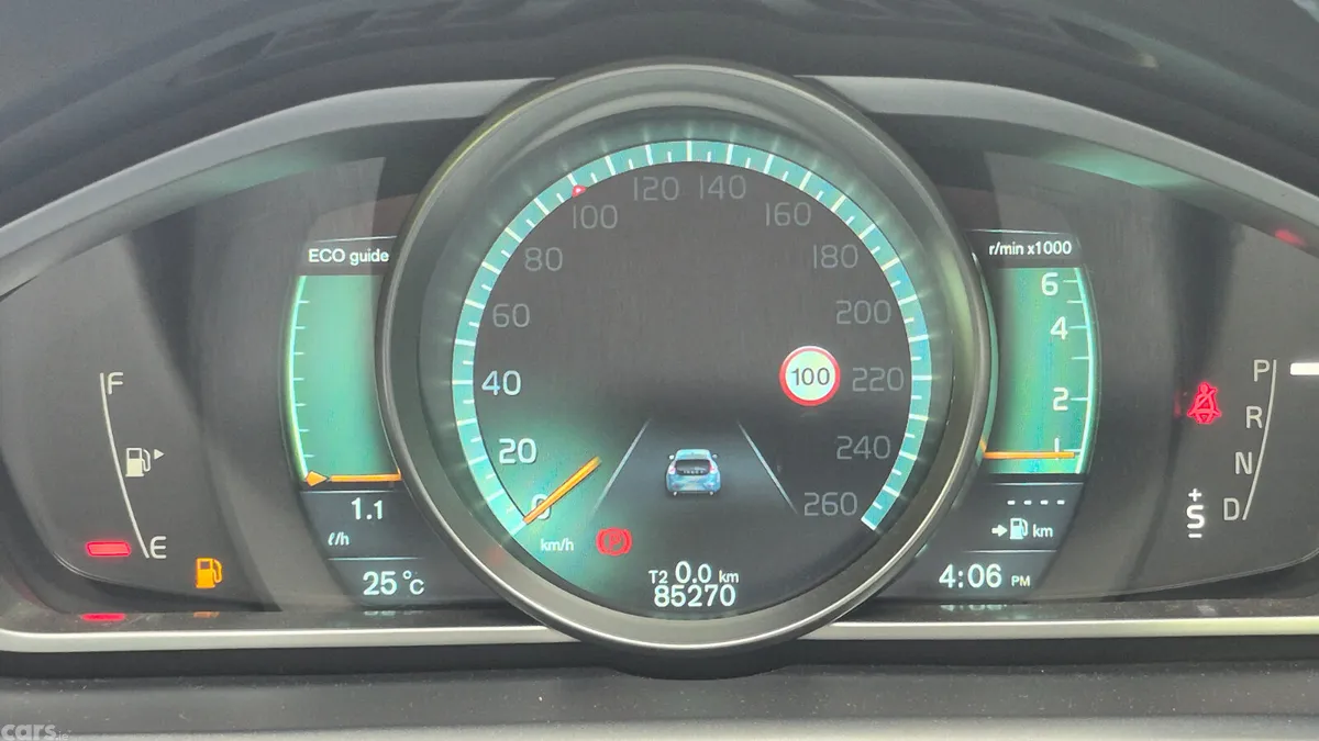 Volvo V40 Hatchback, Petrol, 2014, White