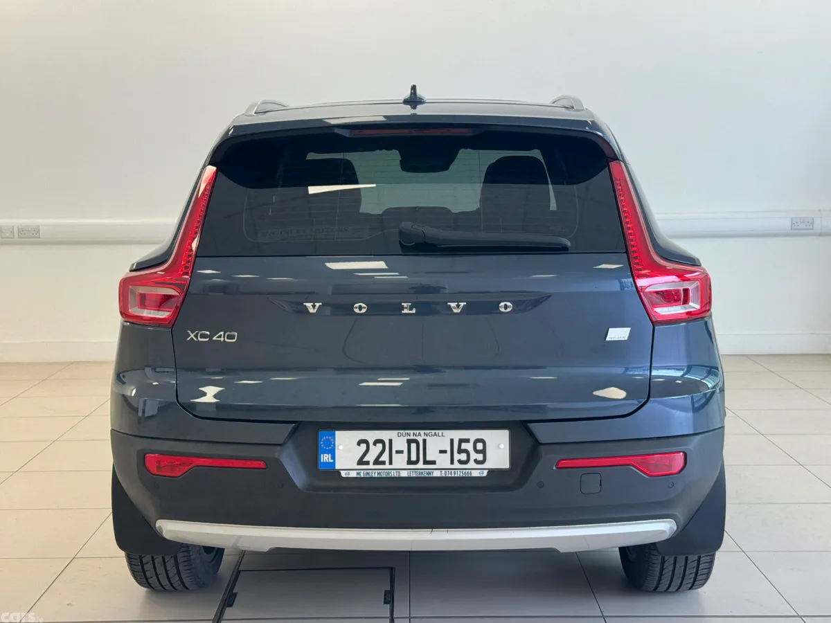 Volvo XC40 Estate/Jeep, Petrol Plug-in Hybrid, 2022, Blue