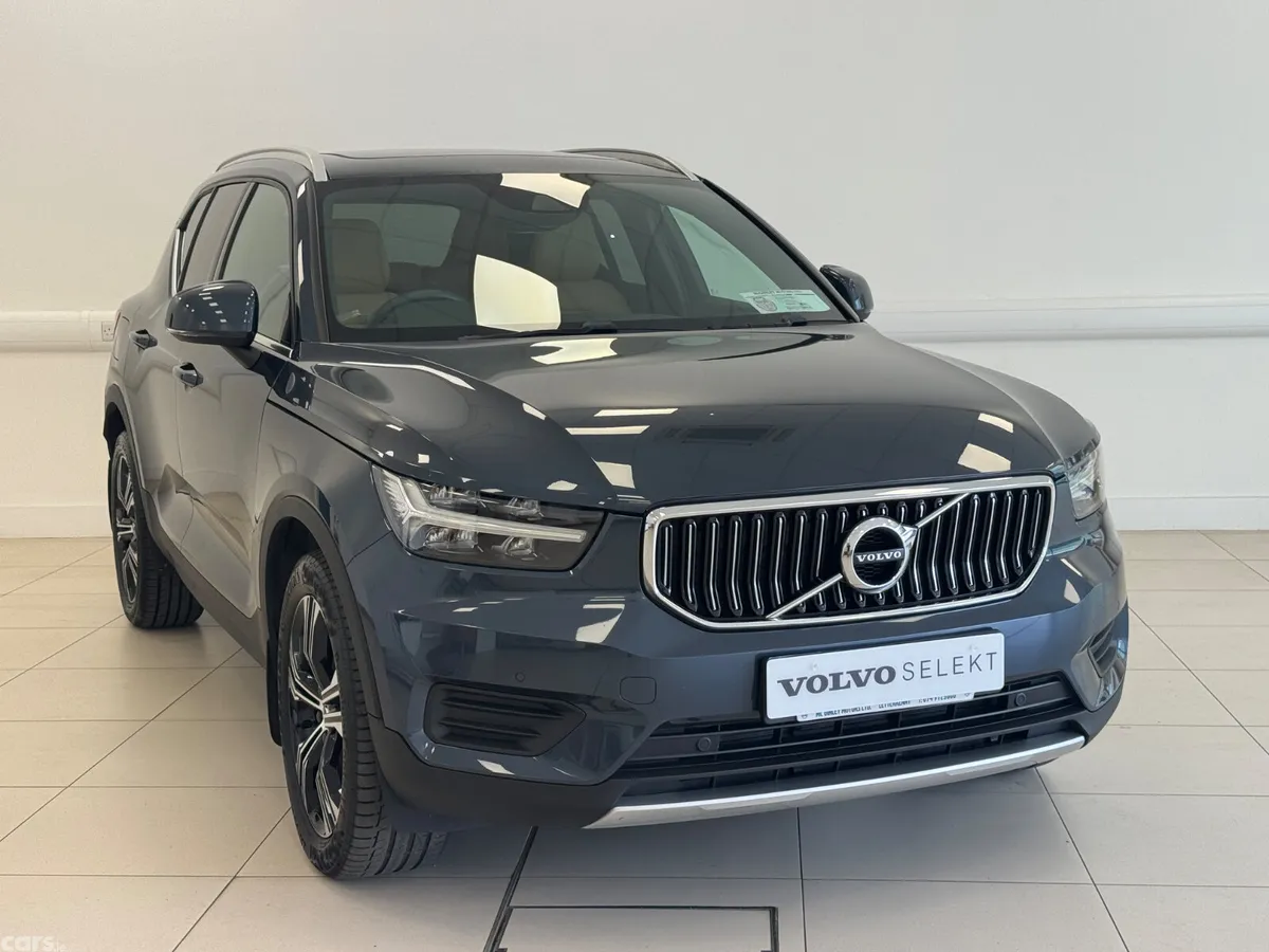Volvo XC40 Estate/Jeep, Petrol Plug-in Hybrid, 2022, Blue