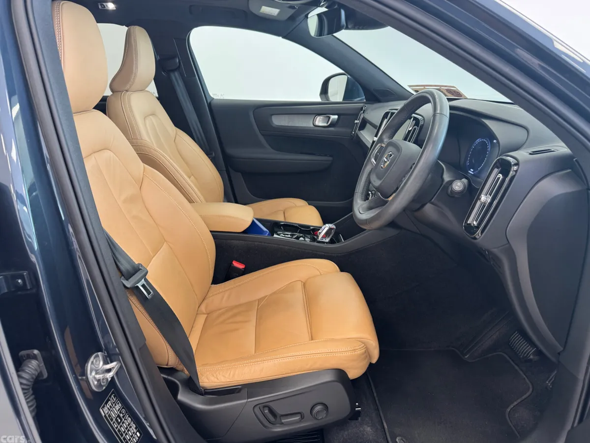 Volvo XC40 Estate/Jeep, Petrol Plug-in Hybrid, 2022, Blue