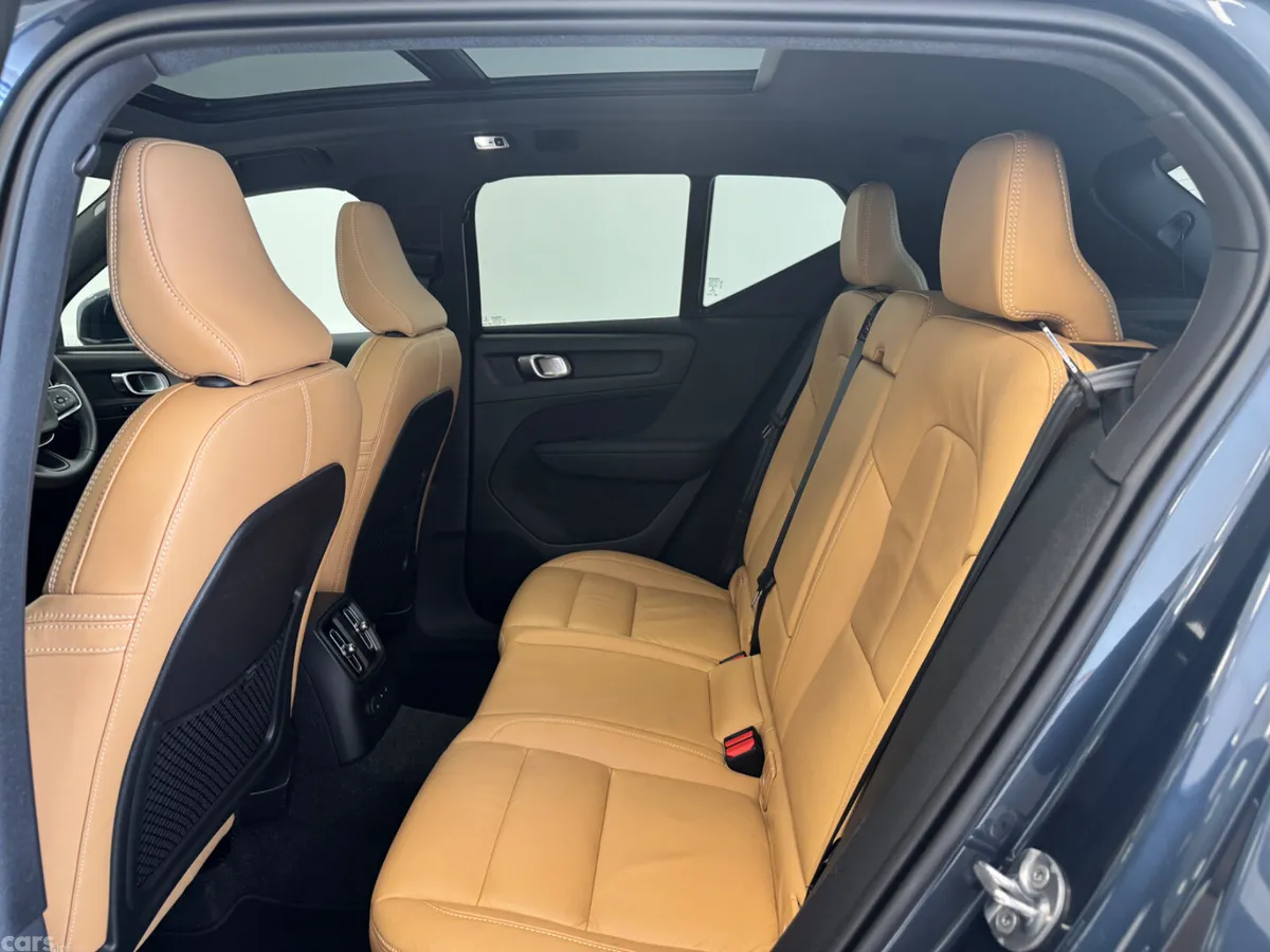 Volvo XC40 Estate/Jeep, Petrol Plug-in Hybrid, 2022, Blue